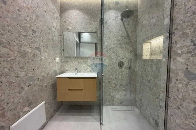 Tirane, shitet apartament duplex , 215 m² 650.000 € (Shallvaret)