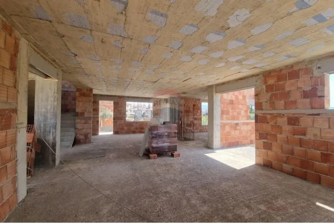 Tirane, shitet Vile , 407 m² 650.000 € (Liqeni I Thate)