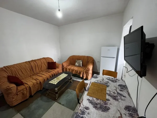 Tirane, jepet me qera apartament 1+1 Kati 0, 220 € (Rruga Mark Bajraktari)