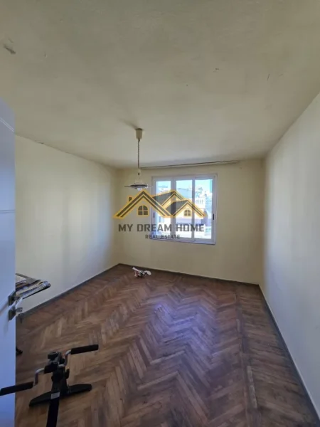 Durres, jepet me qera apartament 1+1 Kati 5, 70 m² 300 € (PLAZH)