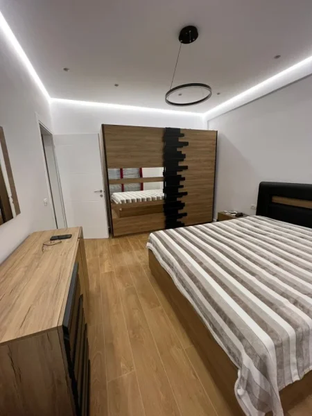 Tirane, jepet me qera apartament 1+1 Kati 11, 71 m² 400 € (kthesa e kamzes)