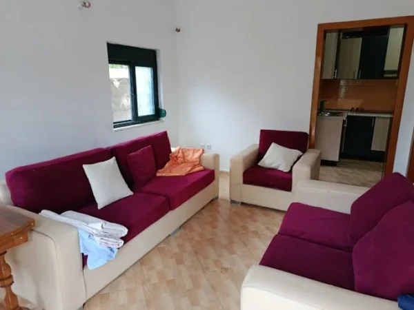 Tirane, jepet me qera apartament 1+1+Aneks+Ballkon Kati 0, 70 m² 350 € (ish stacioni i trenit)