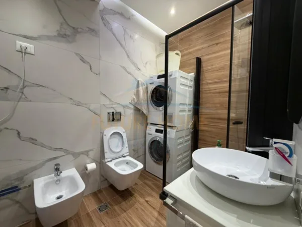 Durres, shitet apartament 3+1+Aneks+Ballkon Kati 3, 113 m² 325.000 € (Liqeni i Thate)