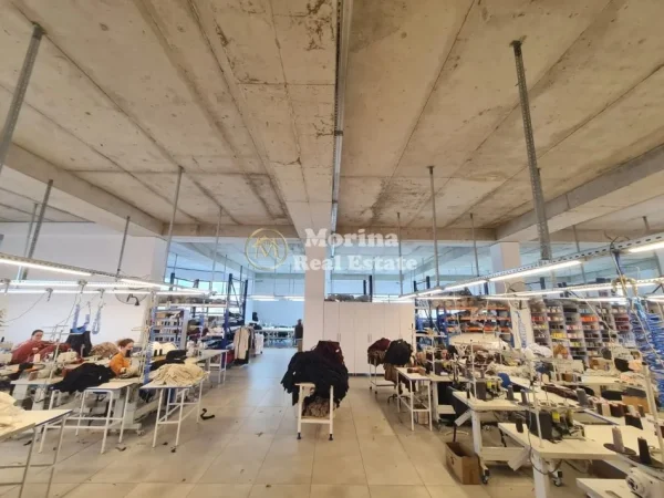 Tirane, jepet me qera ambjent biznesi Kati 1, 1.100 m² 3.300 € (Kombinat)