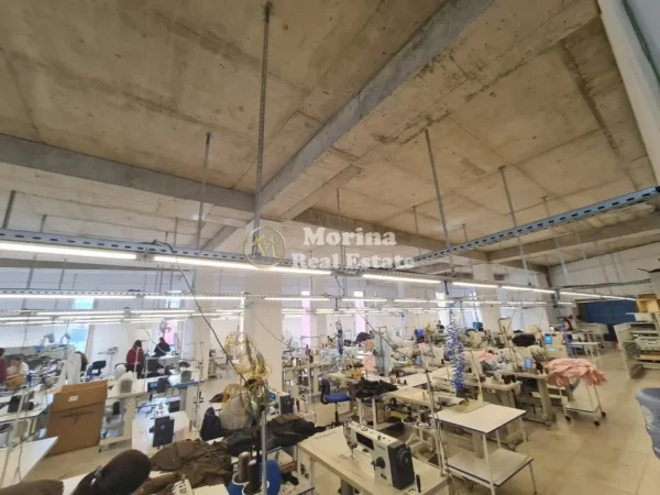 Tirane, jepet me qera ambjent biznesi Kati 1, 1.100 m² 3.300 € (Kombinat)