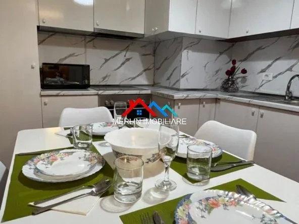 Tirane, jepet me qera apartament 2+1+Ballkon Kati 7, 85 m² 830 € (RRUGA SAMI FRASHERI)