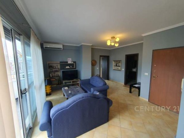 Tirane, jepet me qera apartament 1+1+BLK Kati 11, 93 m² 500 Euro (Rruga e Dibrës)