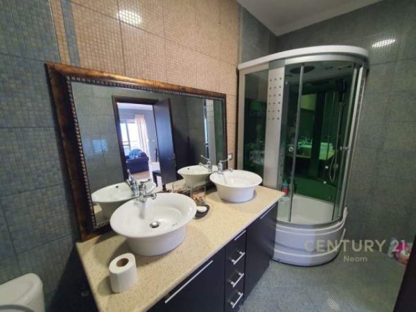 Tirane, jepet me qera apartament 1+1+BLK Kati 11, 93 m² 500 Euro (Rruga e Dibrës)