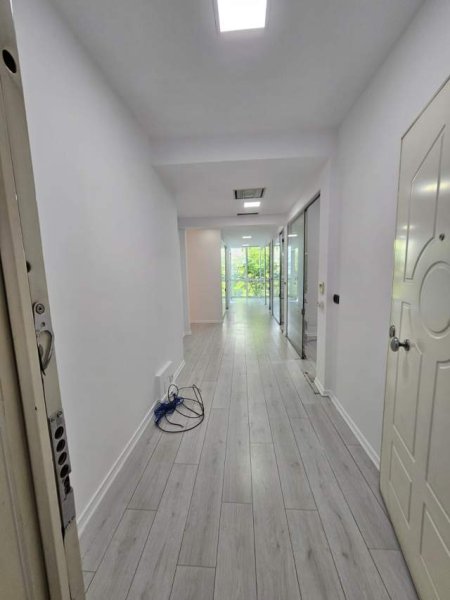 Tirane, jepet me qera zyre Kati 1, 105 m² 1.250 Euro (Themistokli Germenjni)