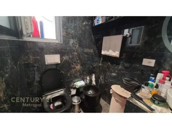 Tirane, jepet me qera apartament 1+1 Kati 4, 75 m² 1.000 Euro (Rruga e Kosovareve)