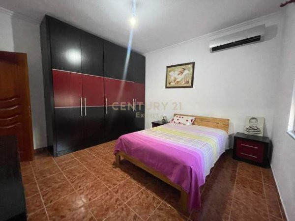 Tirane, jepet me qera Vile 2+1 Kati 1, 120 m² 300 Euro (Rruga Llazar Shapatini, Spitali Ushtarak)