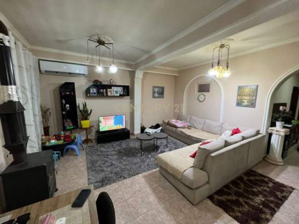 Tirane, shitet apartament Kati 2, 169 m² 150.000 Euro (Tirana, Albania)