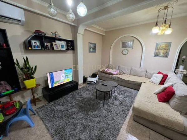 Tirane, shitet apartament Kati 2, 169 m² 150.000 Euro (Tirana, Albania)