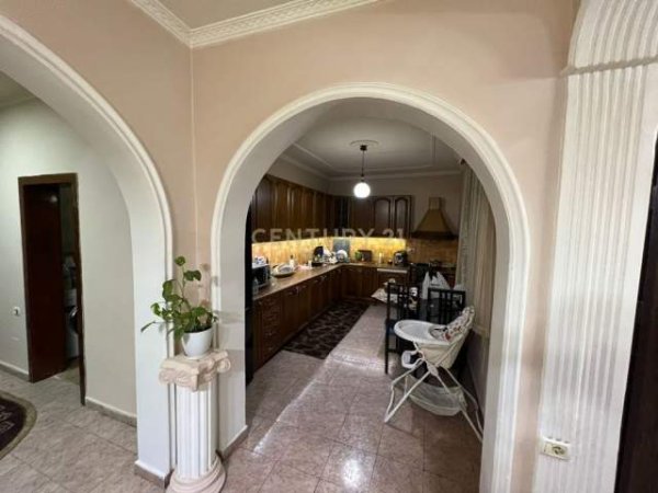 Tirane, shitet apartament Kati 2, 169 m² 150.000 Euro (Tirana, Albania)