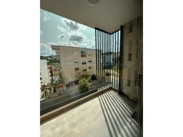 Tirane, shitet apartament Kati 2, 105 m² 167.000 Euro (kodra e diellit)