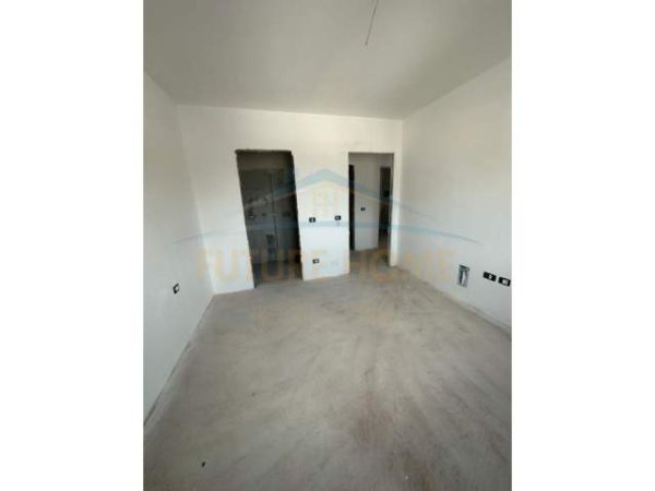 Tirane, shitet apartament 88 m² 158.500 Euro (kodra e diellit)