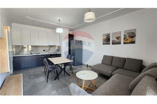 Tirane, jepet me qera apartament 2+1 Kati 2, 100 m² 450 Euro