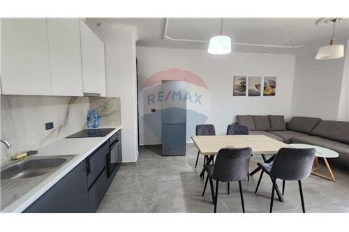 Tirane, jepet me qera apartament 2+1 Kati 2, 100 m² 450 Euro