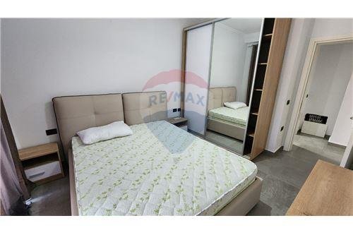 Tirane, jepet me qera apartament 2+1 Kati 2, 100 m² 450 Euro