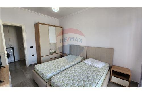 Tirane, jepet me qera apartament 2+1 Kati 2, 100 m² 450 Euro