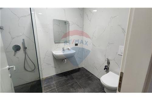 Tirane, jepet me qera apartament 2+1 Kati 2, 100 m² 450 Euro