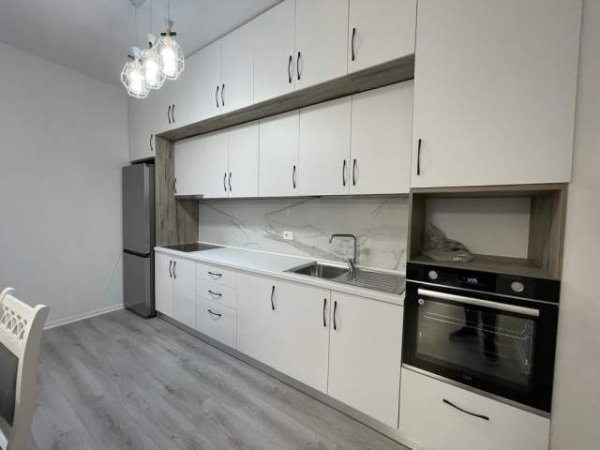 Tirane, jepet me qera apartament 2+1+BLK Kati 4, 105 m² 500 Euro (Yzberisht)