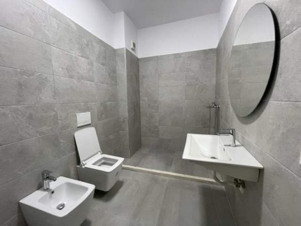 Tirane, jepet me qera apartament 2+1+BLK Kati 4, 105 m² 500 Euro (Yzberisht)