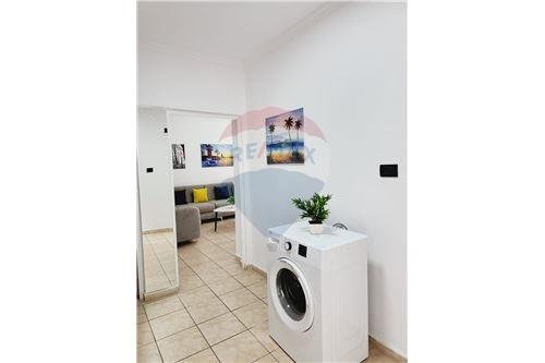 Tirane, jepet me qera apartament 1+1 Kati 2, 70 m² 400 Euro