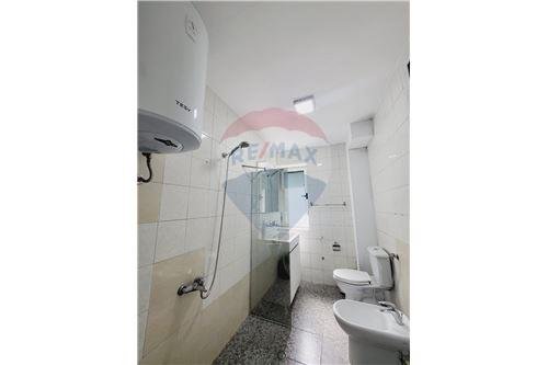 Tirane, jepet me qera apartament 1+1 Kati 2, 70 m² 400 Euro