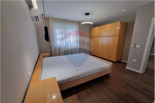 Tirane, jepet me qera apartament 2+1 Kati 2, 125 m² 650 Euro