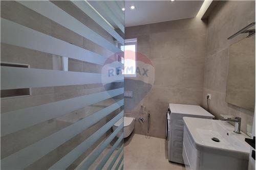 Tirane, jepet me qera apartament 2+1 Kati 2, 125 m² 650 Euro