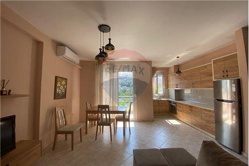 Tirane, jepet me qera apartament 2+1 Kati 3, 500 Euro