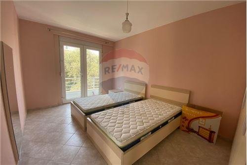 Tirane, jepet me qera apartament 2+1 Kati 3, 500 Euro