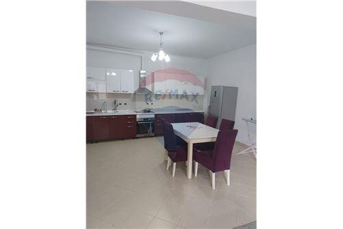 Tirane, jepet me qera 2+1 30.000 Leke