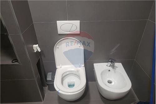 Tirane, jepet me qera apartament 1+1 Kati 5, 400 Euro