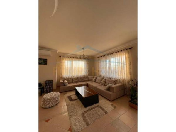 Tirane, jepet me qera apartament Kati 4, 200 m² 800 Euro (rruga pjeter budi)