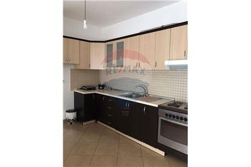 Tirane, jepet me qera apartament 2+1+BLK 450 Euro