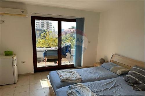 Tirane, jepet me qera apartament 1+1 Kati 4, 450 Euro