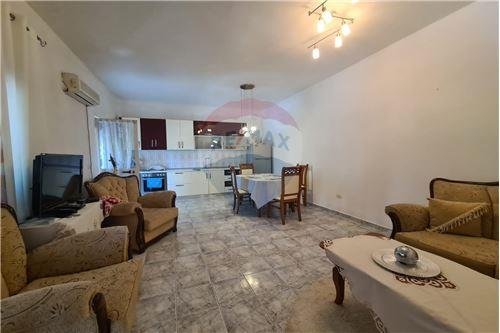 Tirane, jepet me qera apartament 1+1 Kati 2, 35.000 Leke