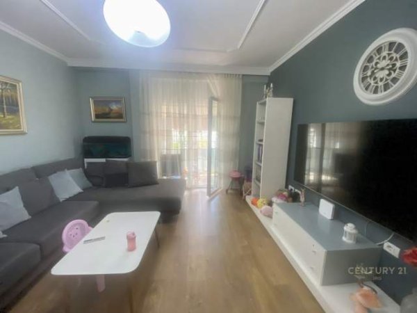 Tirane, jepet me qera apartament Kati 7, 105 m² 700 Euro (Rr. Frosina Plaku, perballe me Bar Oslo Tirana, Albania)
