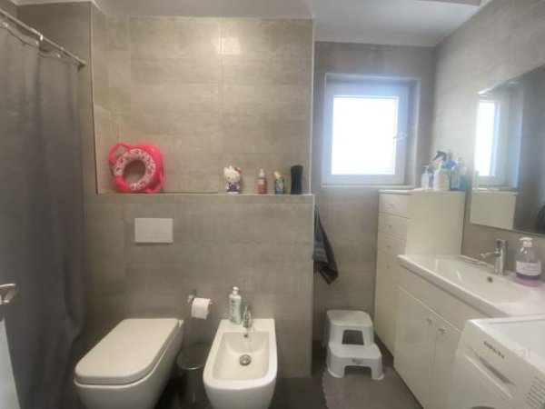 Tirane, jepet me qera apartament Kati 7, 105 m² 700 Euro (Rr. Frosina Plaku, perballe me Bar Oslo Tirana, Albania)