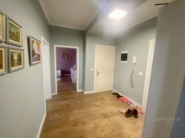 Tirane, jepet me qera apartament Kati 7, 105 m² 700 Euro (Rr. Frosina Plaku, perballe me Bar Oslo Tirana, Albania)