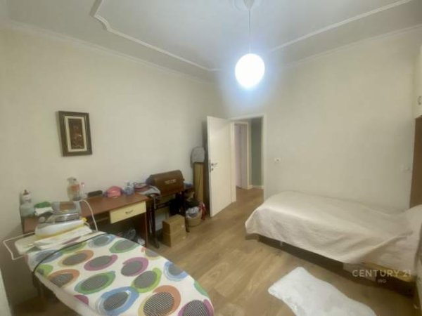 Tirane, jepet me qera apartament Kati 7, 105 m² 700 Euro (Rr. Frosina Plaku, perballe me Bar Oslo Tirana, Albania)