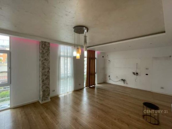 Tirane, jepet me qera zyre Kati 3, 102 m² 1.200 Euro (Komuna e Parisit Tirana, Albania)