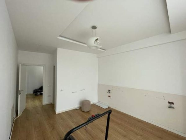 Tirane, jepet me qera zyre Kati 3, 102 m² 1.200 Euro (Komuna e Parisit Tirana, Albania)