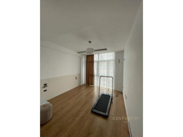 Tirane, jepet me qera zyre Kati 3, 102 m² 1.200 Euro (Komuna e Parisit Tirana, Albania)