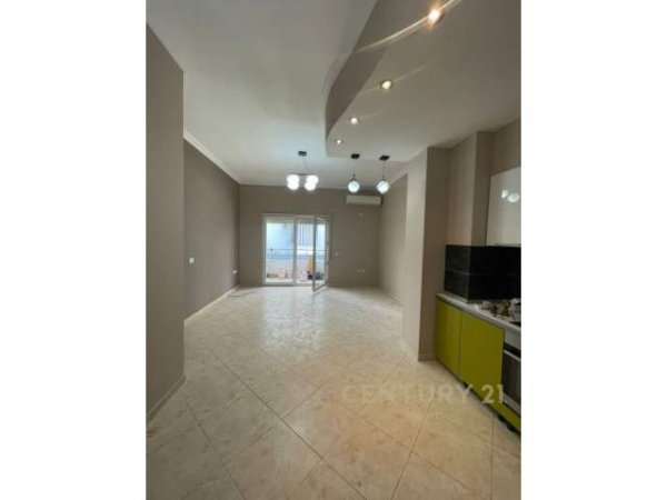 Tirane, shitet apartament 2+1+A+BLK Kati 1, 122.000 Euro (Bill Klinton)