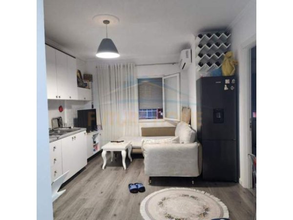 Tirane, jepet me qera apartament Kati 2, 40 m² 350 Euro (pallatet cabej)