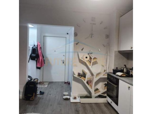 Tirane, jepet me qera apartament Kati 2, 40 m² 350 Euro (pallatet cabej)