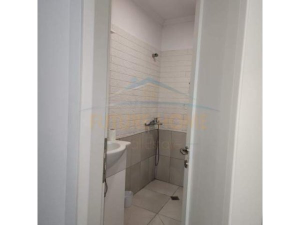 Tirane, jepet me qera apartament Kati 2, 40 m² 350 Euro (pallatet cabej)